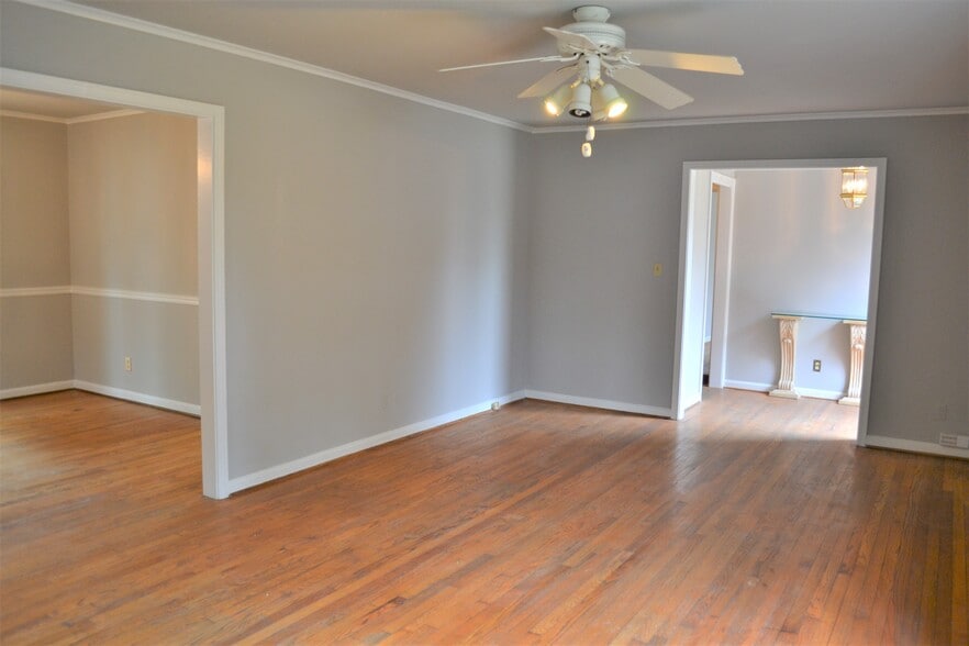 Building Photo - 388 Collier Rd NW