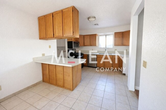Building Photo - Three Bedroom Home in Desert Hot Springs