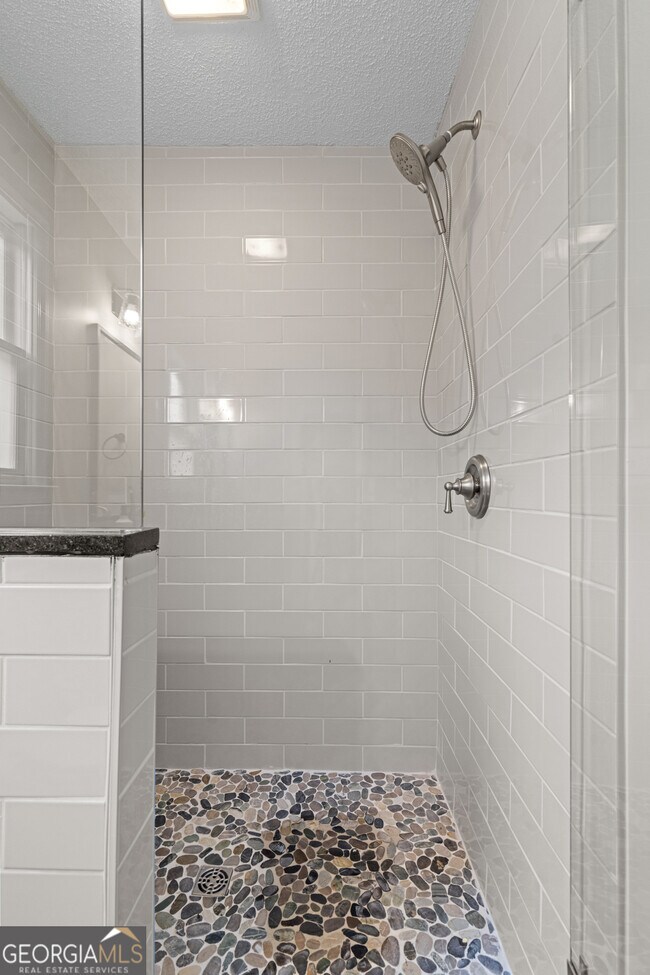 Building Photo - 13 Huntcliff Dr