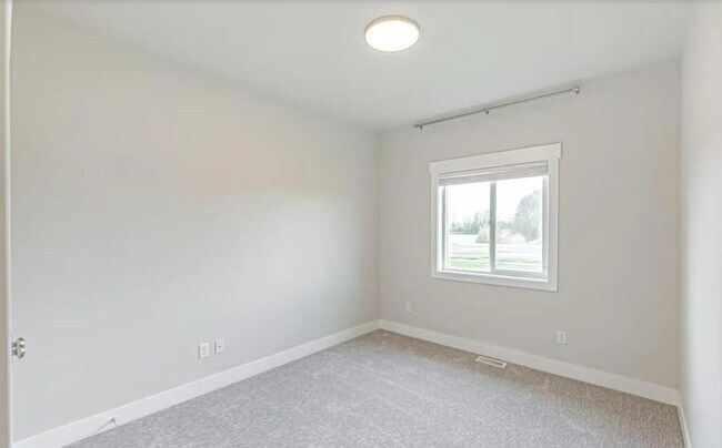 Building Photo - 5622 Glass Mountain Blvd