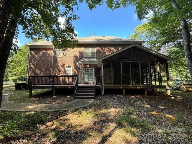Building Photo - 7127 Weddington Brook Dr