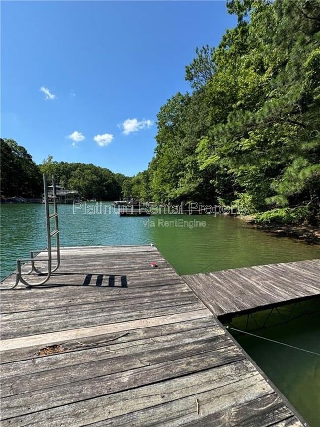 Building Photo - 1804 Pine Tree Dr