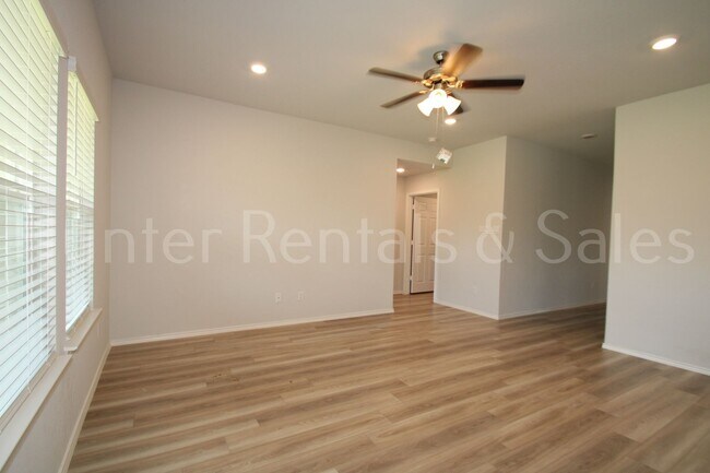 Building Photo - Spacious Open-Concept 3 Bedroom Home with Split Floor Plan
