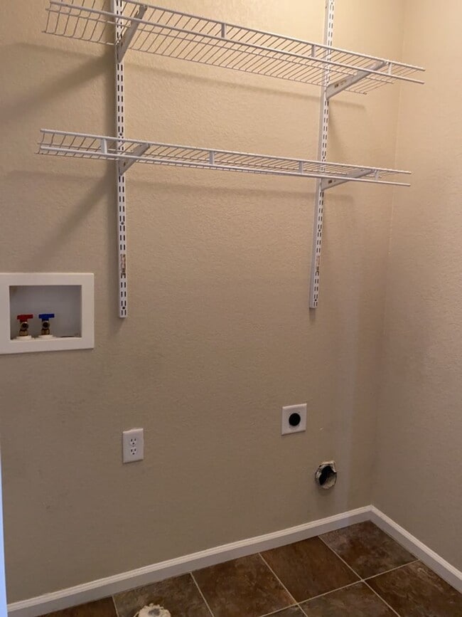 Building Photo - Beautiful 2-Story home near Ft Collins Country Club with easy access to I-25.