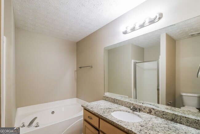 Building Photo - 60 Hunters Ridge Ct