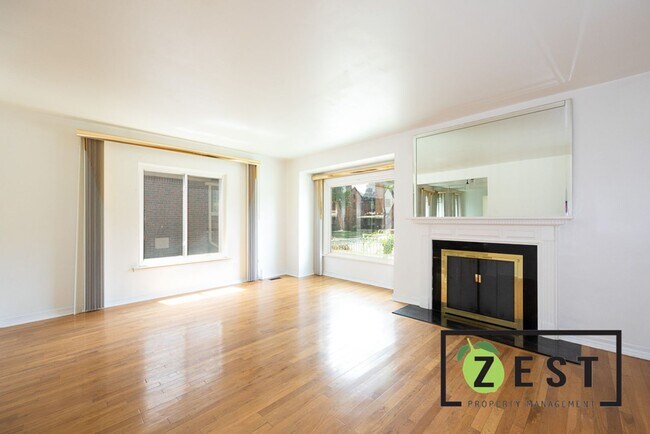 Building Photo - 17352 Roselawn St