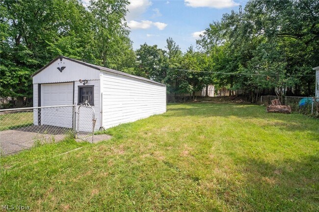 Building Photo - 5359 West Blvd