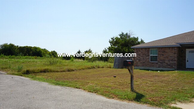 Building Photo - 9520 Prairieview Dr