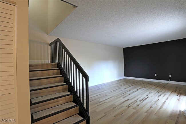 Building Photo - 5219 Cedarbend Dr