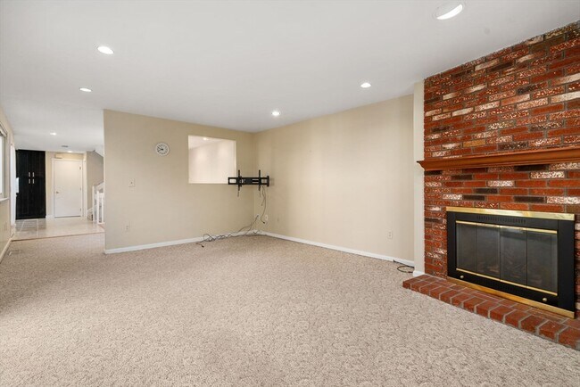 Building Photo - 93 Spyglass Hill Dr