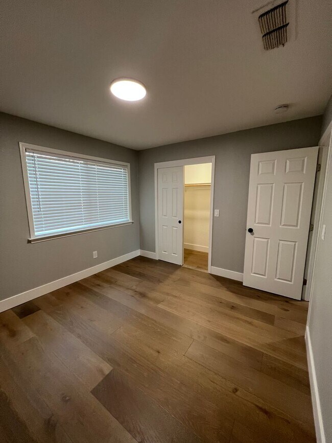 Building Photo - Updated Two-Bedroom, One-Bath Townhome – Bay Point