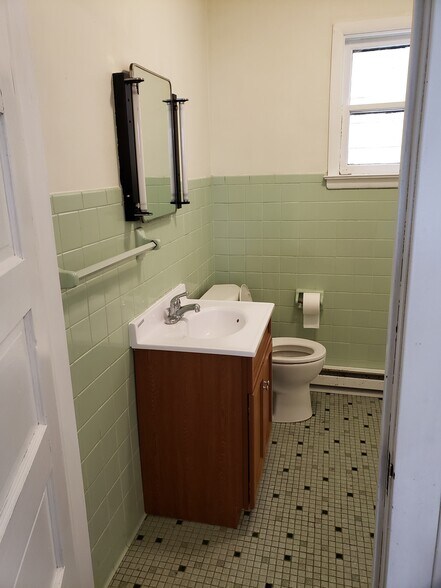 Building Photo - 117 2nd St N