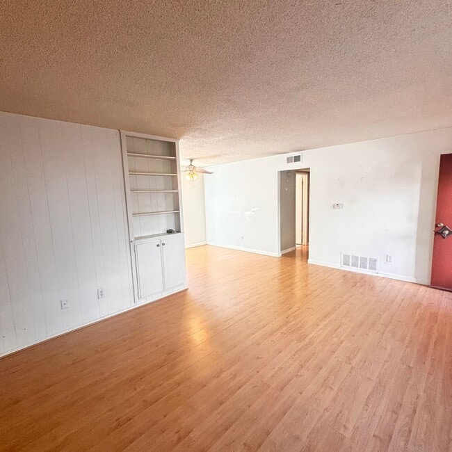 Building Photo - CHARMING PACIFIC BEACH 2BD/2BA CONDO! CLOSE TO THE BAY & OCEAN! Only $3,295/mo!