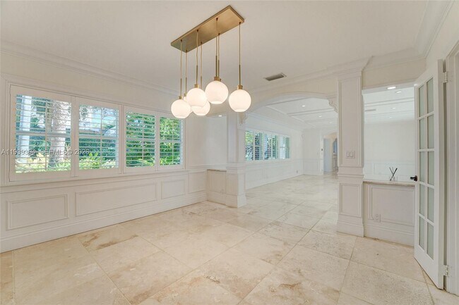 Building Photo - 10640 SW 61st Ave