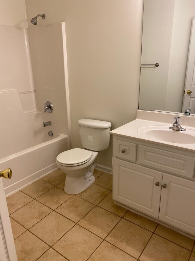 Building Photo - 128 Photinia Dr