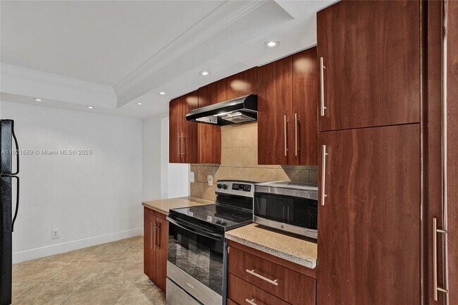 Building Photo - 2401 S Ocean Dr