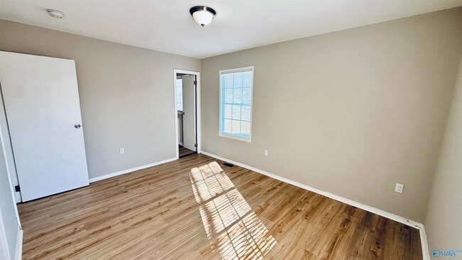 Building Photo - 2004 Chambers Dr NE