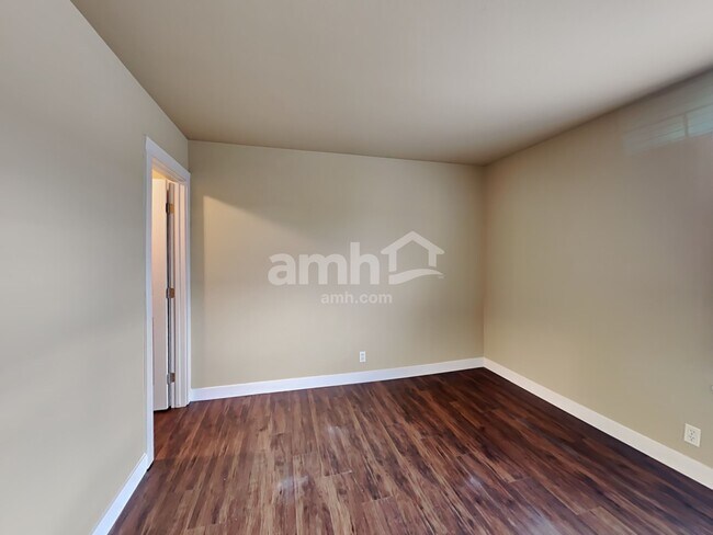 Building Photo - 1108 Boatman Ave NW