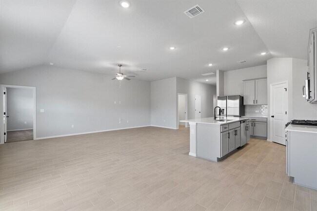 Building Photo - 145 Hackberry Ln