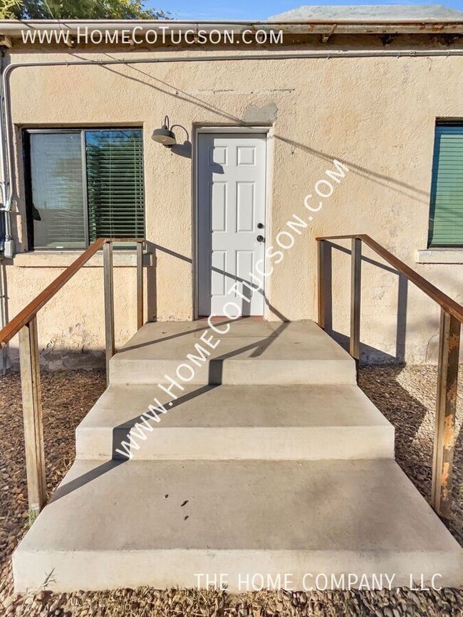 Building Photo - Charming 1-Bedroom Home Near UofA – Modern...