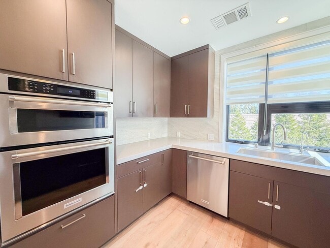 Building Photo - Newer Modern Single Family Home With Cupertino Schools