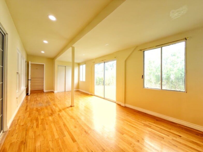 Building Photo - 1470 Del Mar Ave