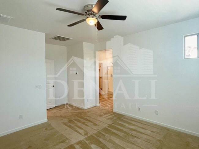 Building Photo - 1365 W Bluejay Dr