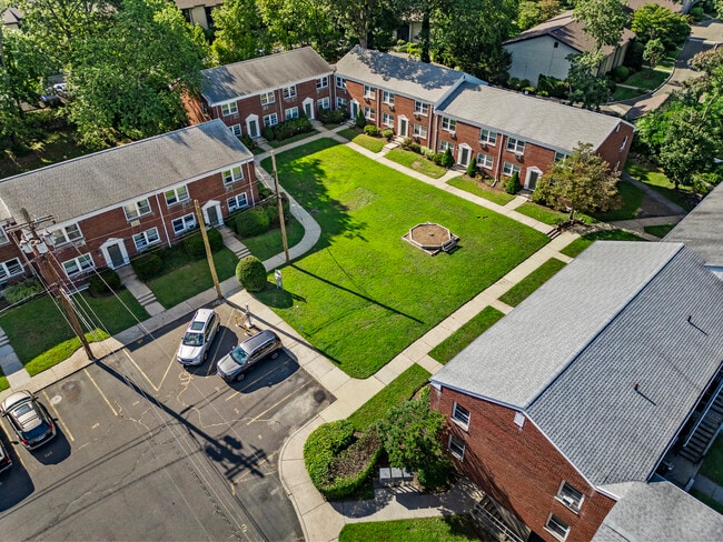 Building Photo - 30 Hamilton Ct