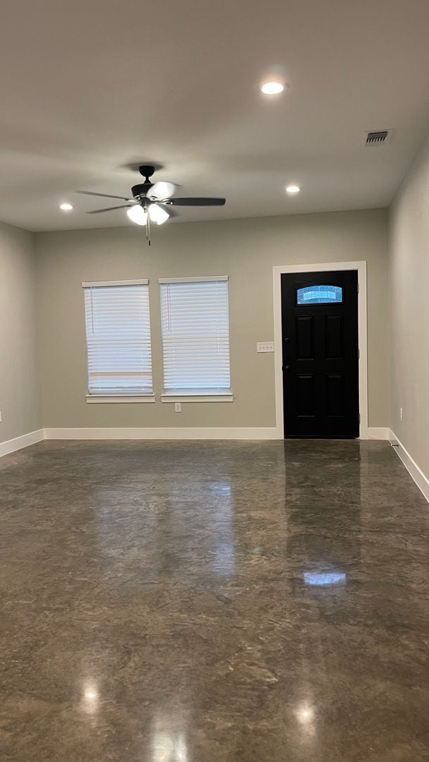 Building Photo - 3 Bed 2 Bath Duplex Close to SFA!!!