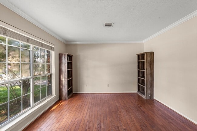 Building Photo - 16906 Poplar Hill St