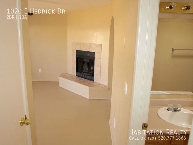 Building Photo - August Pre-Lease!! 2Bed/1Bath Hedrick Acre...
