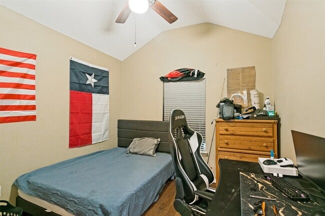 Building Photo - 5212 Spicewood Dr