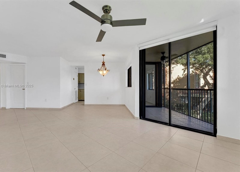 Building Photo - 15509 N Miami Lakeway