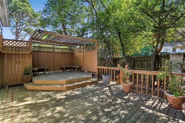 Building Photo - 1536 Oak Grove Rd