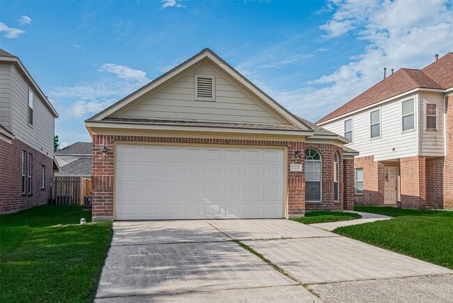 Building Photo - 12230 Hawthorne Hill Cir