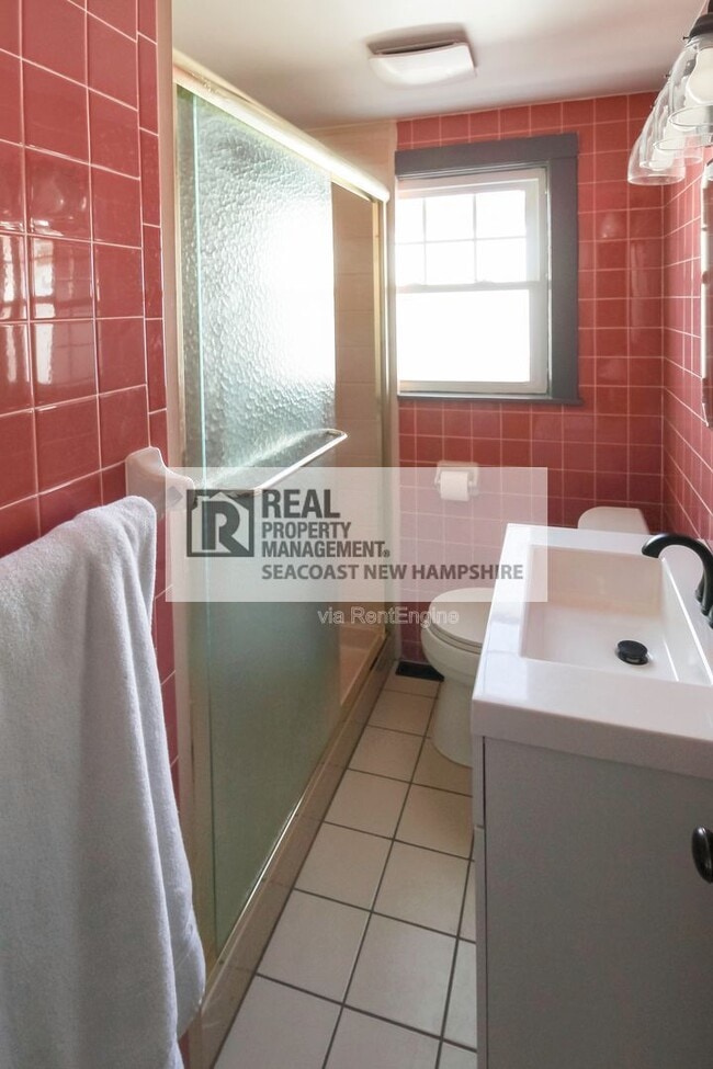 Building Photo - 5 Staples St