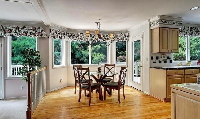 Building Photo - 4 Bedroom 3 Bath Spacious Home in Bellevue