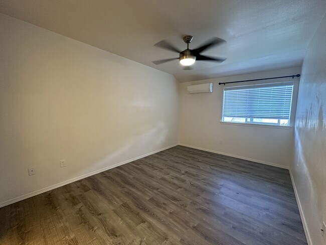 Building Photo - 1122 Kukulu St