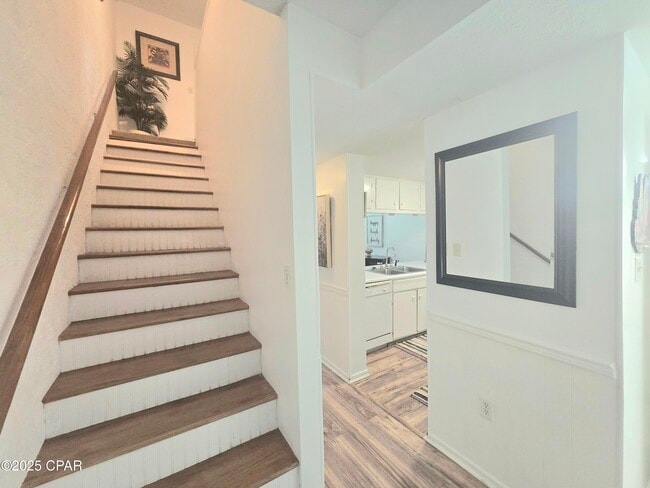 Building Photo - 6903 N Lagoon Dr