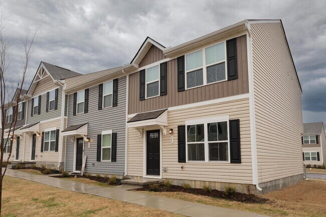 Building Photo - 3 bedroom, 2.5 bathroom townhouse.