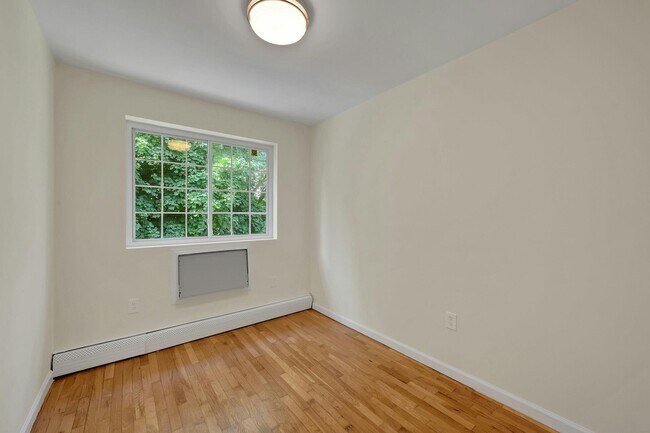 Building Photo - 3313 Rombouts Ave