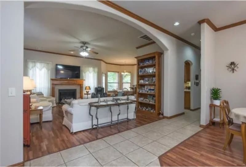 Building Photo - 121 SW 69th Ct