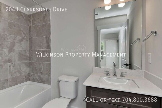 Building Photo - 2043 Clarksdale Dr