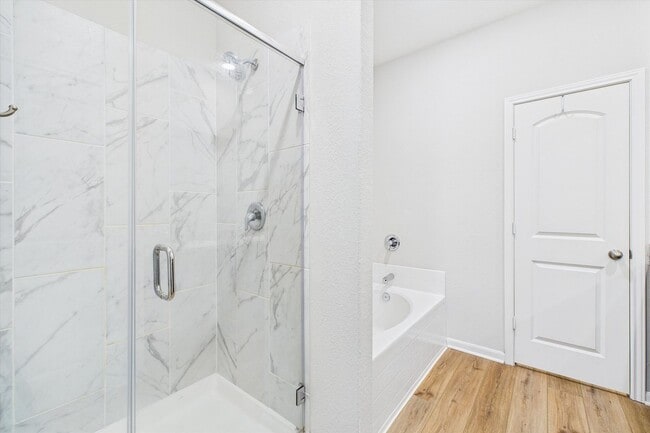 Building Photo - Stunning 4 bedrooms 2 baths single-story h...