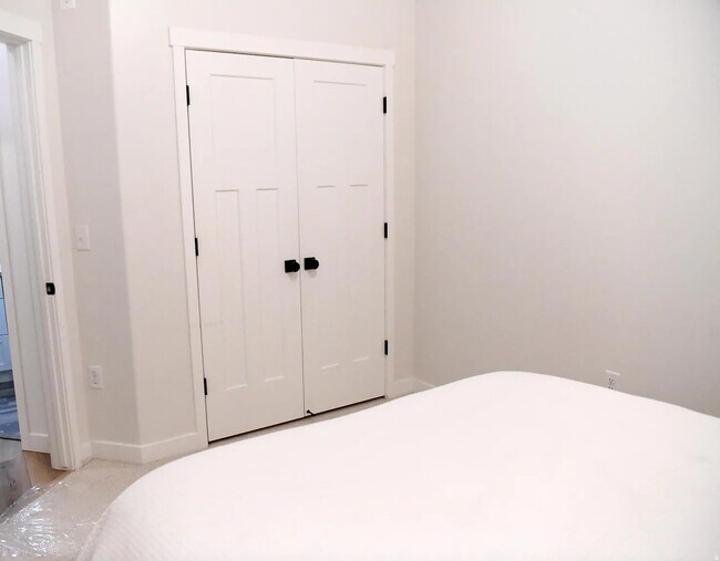 Building Photo - 1099 Emerald Pools Ln