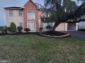 Building Photo - 401 Augusta Dr E