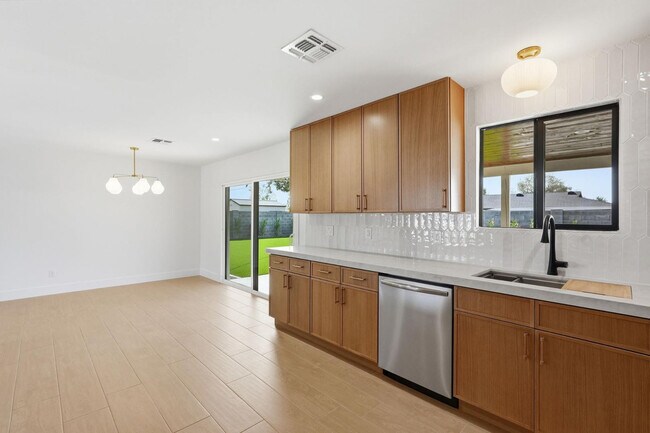 Building Photo - 7421 E Princeton Ave