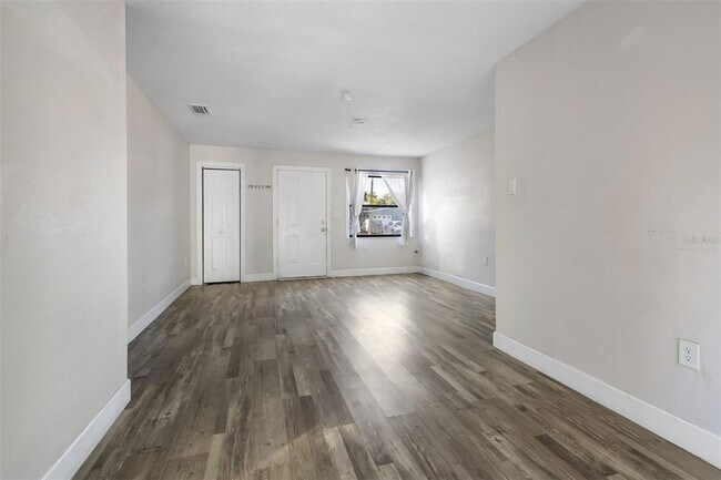 Building Photo - 147 Melanie Ln