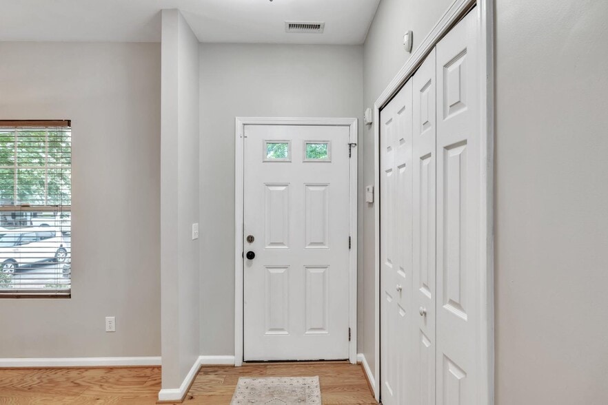 Building Photo - 255 Hampshire Downs Dr