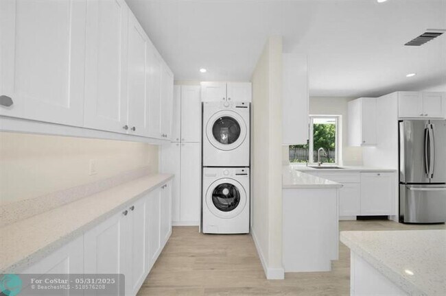 Building Photo - 2051 NE 60th St